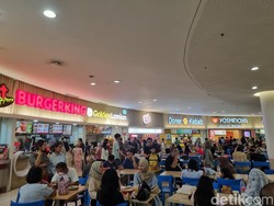 Tunjungan Plaza Surabaya Masih Ramai Diserbu Pengunjung H-1 Lebaran