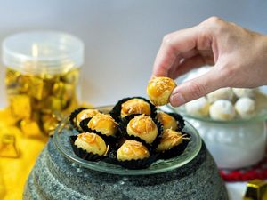 Makan 3 Butir Nastar Setara Sepiring Nasi, Mitos atau Fakta? Ini Kata Pakar Makan 3 Butir Nastar Setara Sepiring Nasi, Mitos atau Fakta? Ini Kata Pakar
