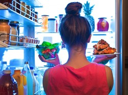 Cara Membedakan Lapar Asli dan Lapar Emosional, Penting Saat Diet