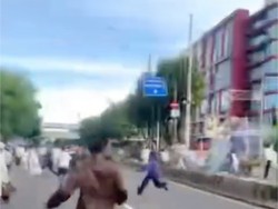 Geger Baru Kelar Salat Id di Senen Mendadak Ribut-ribut