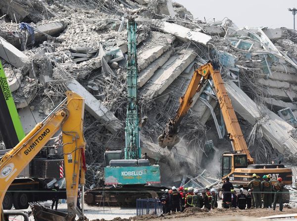 Alat Berat Dikerahkan Cari Korban Gedung Runtuh Akibat Gempa di Bangkok