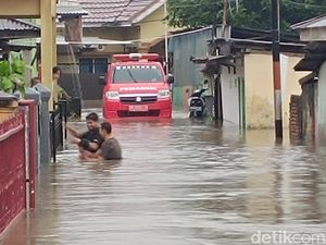 Hujan Lebat, Ratusan Rumah Warga di Jambi Terendam Banjir Saat Lebaran Hujan Lebat, Ratusan Rumah Warga di Jambi Terendam Banjir Saat Lebaran