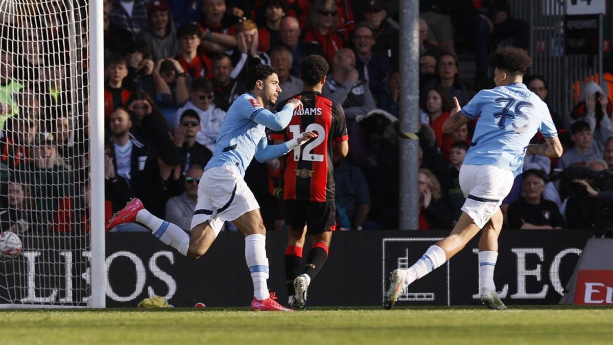 Manchester City melaju ke semifinal Piala FA 2024/2025 usai singkirkan Bournemouth (Action Images via Reuters/Andrew Couldridge)