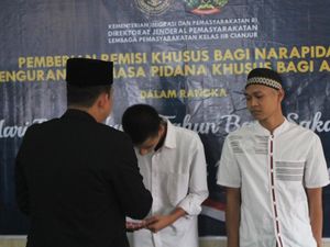 Kebebasan 2 Napi Lapas Cianjur di Hari Lebaran Kebebasan 2 Napi Lapas Cianjur di Hari Lebaran