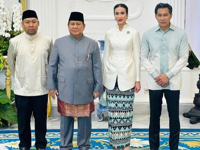 Gaya Menteri Pariwisata Lebaran di Istana, Pancarkan Aura Old Money