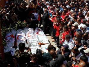 Kesaksian Petugas Medis Gaza yang Selamat dari Pembantaian Israel Kesaksian Petugas Medis Gaza yang Selamat dari Pembantaian Israel