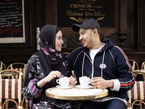 Momen Kartika Putri dan Habib Usman Bin Yahya Saat Kulineran