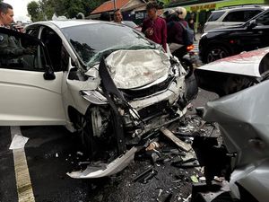 Tragis Sopir dan Penumpang Jazz Tewas Saat Tabrakan dengan APV di Kulon Progo Tragis Sopir dan Penumpang Jazz Tewas Saat Tabrakan dengan APV di Kulon Progo
