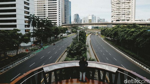 Menikmati Lengangnya Jalan Protokol Jakarta Saat Lebaran