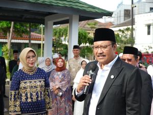 Idul Fitri di Sentra Kemensos, Gus Ipul Beri Semangat Penerima Manfaat