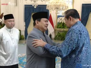Momen Prabowo Maju Salami SBY dan AHY Sekeluarga Saat Halalbihalal di Istana