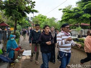 TPU Islam Panaikang Makassar Dipadati Peziarah di Hari Raya Idul Fitri TPU Islam Panaikang Makassar Dipadati Peziarah di Hari Raya Idul Fitri