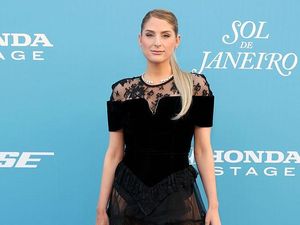 Foto Terbaru Meghan Trainor di Karpet Merah, Makin Langsing Curi Atensi