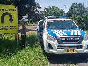 Polisi Terapkan Sistem One Way di Jalur Wisata Lampung Selatan Polisi Terapkan Sistem One Way di Jalur Wisata Lampung Selatan