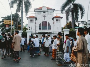 Potret Salat Id di Bangunan Ikonik, Masjid Tua, Gereja, Hingga Museum di Indonesia Potret Salat Id di Bangunan Ikonik, Masjid Tua, Gereja, Hingga Museum di Indonesia