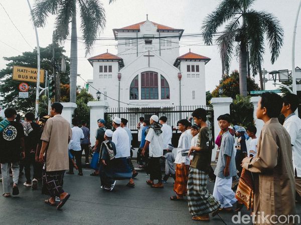 Potret Salat Id di Bangunan Ikonik, Masjid Tua, Gereja, Hingga Museum di Indonesia