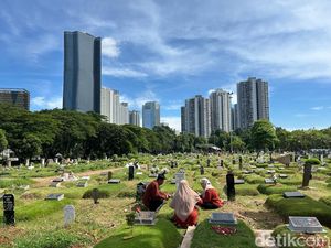 Bolehkah Wanita Haid Ziarah Kubur? Ini Penjelasan 4 Mazhab Bolehkah Wanita Haid Ziarah Kubur? Ini Penjelasan 4 Mazhab