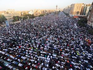 Ribuan Orang Salat Id di Masjid El-Seddik Mesir