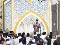 Salat Id di Balai Kota Surabaya, Walkot Eri Ajak Warga Saling Bantu-Menguatkan