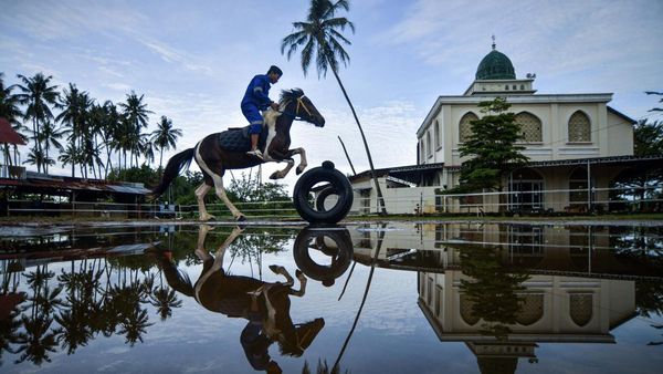 Santri Penunggang Kuda dari Kanzul Ulum Padang