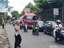 Antrean Kendaraan Mengular Menuju Kawasan Wisata Lembang