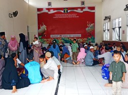 Suasana Haru, Keluarga Napi Lapas Selong Berkumpul di Hari Raya