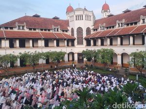 Momen Langka, Salat Id di Lawang Sewu