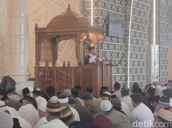 Khotbah Salat Id di Masjid Raya Makassar, Pentingnya Bersyukur kepada Allah