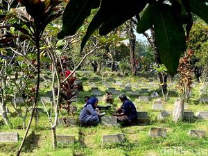 Kala Warga Padati TPU Rancacili Bandung Kala Warga Padati TPU Rancacili Bandung