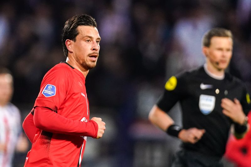  Thom Haye of Almere City FC looks on during the Dutch Eredivisie match between Willem II and Almere FC at Koning Willem II Stadion on March 29, 2025 in Tilburg, Netherlands. (Photo by Joris Verwijst/BSR Agency/Getty Images)