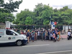 Open House Prabowo di Istana Selesai, Masih Ada Warga Antre di Pintu Masuk