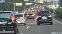 Mobil Pecah Ban Massal di Tol Jagorawi, Jasa Marga Siap Ganti Rugi