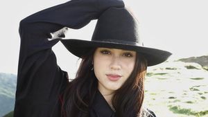 Potret Si Cantik Yasmin Napper Liburan di Timor Leste