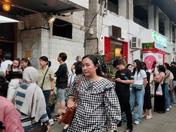 Warga Pekalongan Rela Antre Makanan Viral di Blok M: Di Kampung Nggak Ada