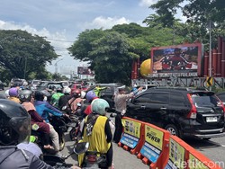 Hari Kedua Lebaran, Bundaran Waru-Jalan Ahmad Yani Padat