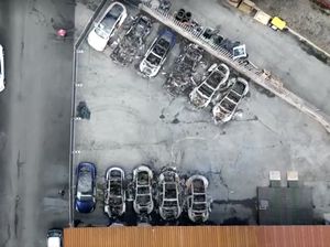 Video Dealer Tesla di Roma Kebakaran, 17 Mobil Hancur