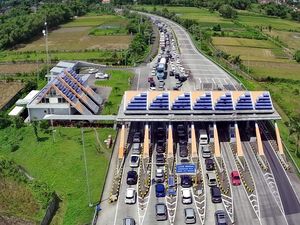 Foto Udara Kepadatan di Pintu Exit Tol Bandar Kedungmulyo Jombang