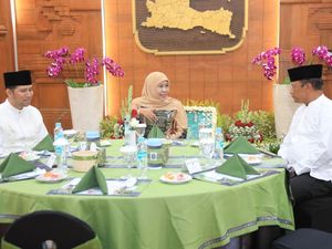Gubernur Khofifah Tekankan Pentingnya Sinergitas Saat Open House Lebaran Gubernur Khofifah Tekankan Pentingnya Sinergitas Saat Open House Lebaran