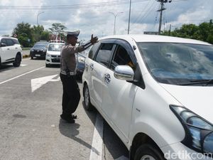 Kurangi Macet Arteri Jombang ke Kediri, Kendaraan dari Exit Bandar Dialihkan Kurangi Macet Arteri Jombang ke Kediri, Kendaraan dari Exit Bandar Dialihkan