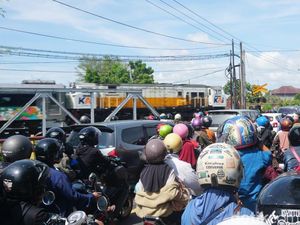 Lebaran Kedua, Jalur Arteri Jombang-Kediri Terjadi Antrean hingga 1,5 KM Lebaran Kedua, Jalur Arteri Jombang-Kediri Terjadi Antrean hingga 1,5 KM