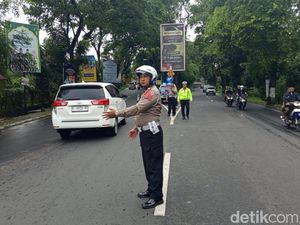 Jumlah Kendaraan di Jalur Wisata Prigen Pasuruan Naik 50 Persen Jumlah Kendaraan di Jalur Wisata Prigen Pasuruan Naik 50 Persen
