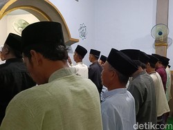 Jemaah Aboge di Desa Sumber Wuluh Probolinggo Salat Id Hari Ini