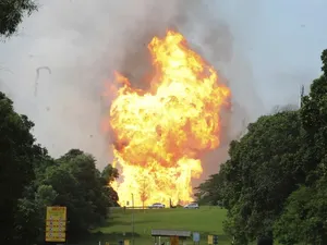 Pipa Gas di Malaysia Meledak, Ratusan Orang Luka-luka Pipa Gas di Malaysia Meledak, Ratusan Orang Luka-luka