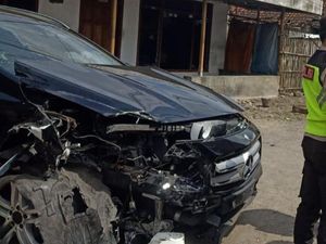 3 Kendaraan Kecelakaan Beruntun di Tulungagung, 9 Orang Luka 3 Kendaraan Kecelakaan Beruntun di Tulungagung, 9 Orang Luka