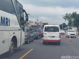 Jalur Cirebon-Kuningan Diserbu Wisatawan di Hari Kedua Lebaran