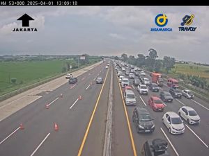 Tol Japek dan MBZ Arah Cikampek Padat di Sejumlah Titik Siang Ini