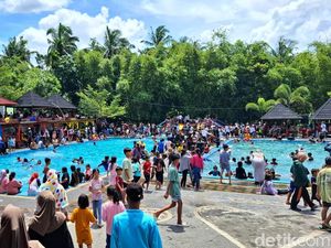 Pengunjung Tumpah Ruah di Kolam Embulan Boroq Lombok Timur