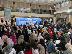 Momen Artis & Atlet Ikut Berbagi Berkah Ramadan Bersama Le Minerale