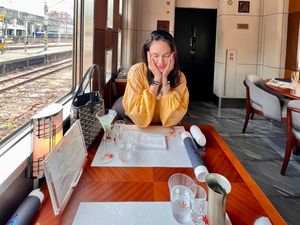 Momen Luna Maya Kulineran hingga Dilamar di Jepang