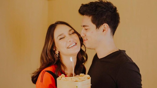Gosip Terkini Selebriti Insertlive : Bakal Nikah 7 Mei, Luna Maya dan Maxime Bouttier Sudah Lengkapi Berkas di KUA